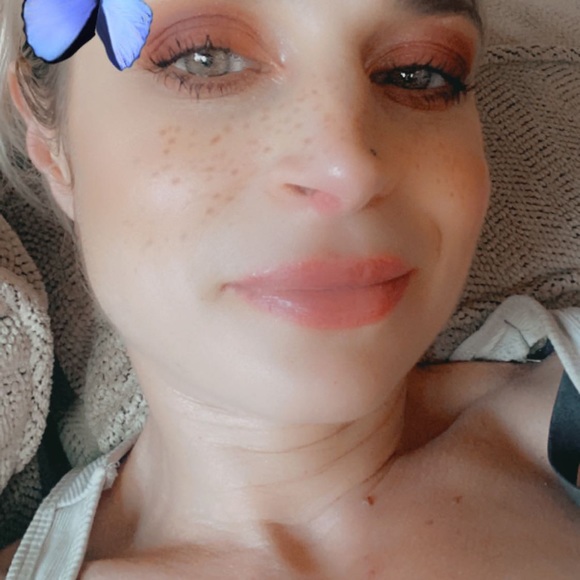 Meet your Posher, Stephanie - Picture 10 of 13